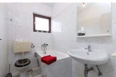 Adria Guesthouse Pokój 2: (2+0) – Bordo foto 4