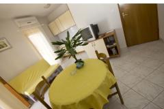 Apartamenty Dinko s grijanim bazenom Apartament 4 – A 2+2 foto 1