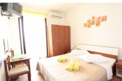 Pokoje Bili Galeb BED? Pokoj 2 – yellow foto 2