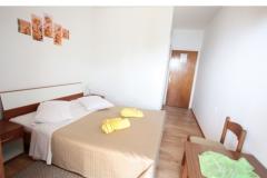 Pokoje Bili Galeb BED? Pokoj 2 – yellow foto 4