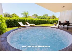 Apartament lux with garden