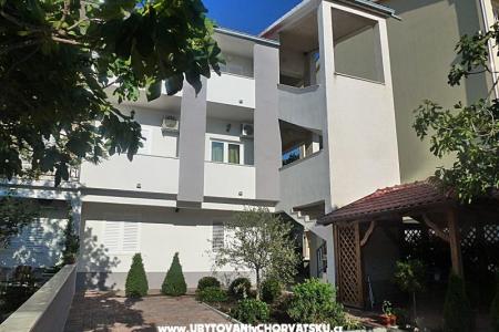 Apartamenty DIVNA Baska Voda Chorwacja