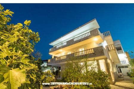 Apartamenty Silva wyspa Brac Chorwacja