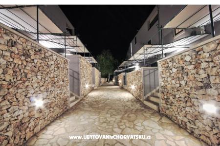 Kala mendula apartmani wyspa Brac Chorwacja