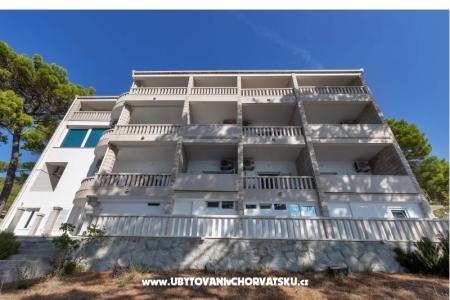 Pine Canopy Studios and Apartamenty Brela Chorwacja