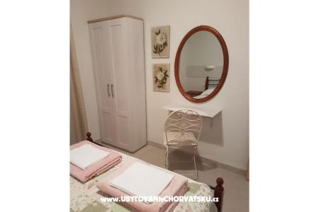 Apartamenty BY THE BEACH-Meri foto 2