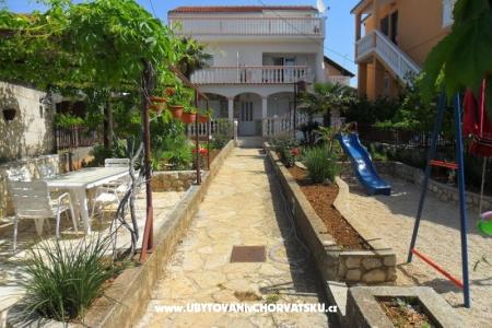 Apartamenty Čubrić Pirovac Chorwacja