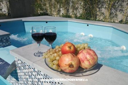 Family friendly Apt with a pool  foto 5