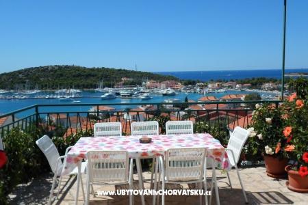 Apartamenty Karabatić Rogoznica Chorwacja