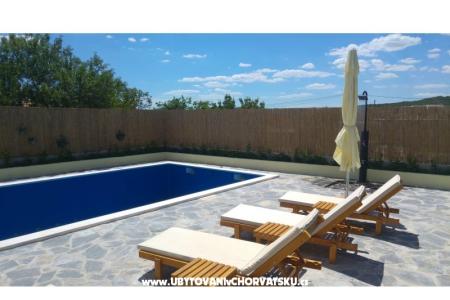 Countryside house z basenem foto 3