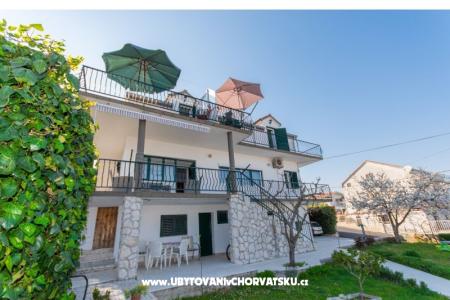 Nakiros Rent Trogir Chorwacja