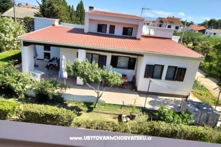 Apartamenty Budija / Lavanda wyspa Vir Chorwacja