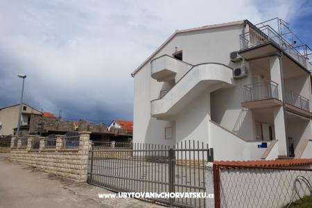 Apartamenty Dananić Vodice Chorwacja