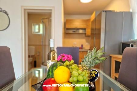 Apartamenty Tena,  prvi red do mora foto 2