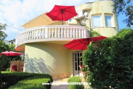 Apartamenty Tena,  prvi red do mora foto 3