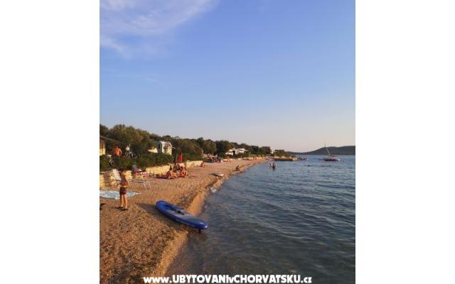Mobile Dom Maroon - nocleg Betina Chorwacja