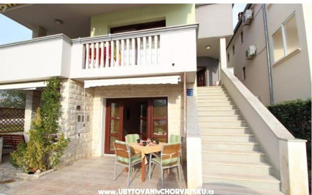 Apartamenty Golem - nocleg Biograd Chorwacja