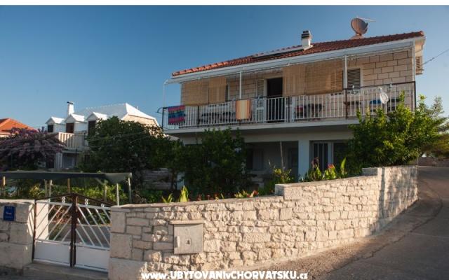 APARTMANI I SOBE,KUCA ZA ODMOR - nocleg eiland Brac Chorwacja