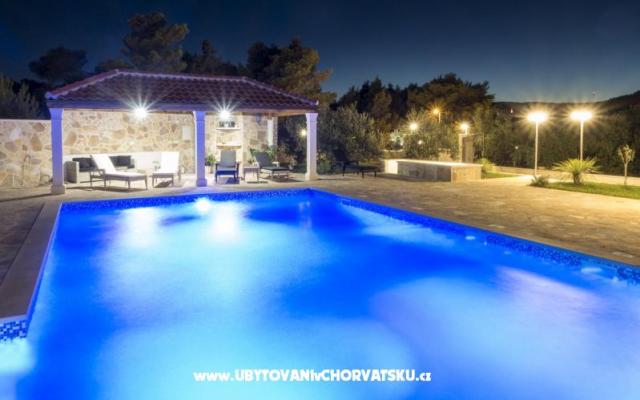 Luxury Apartamenty z basenem - nocleg eiland Brac Chorwacja