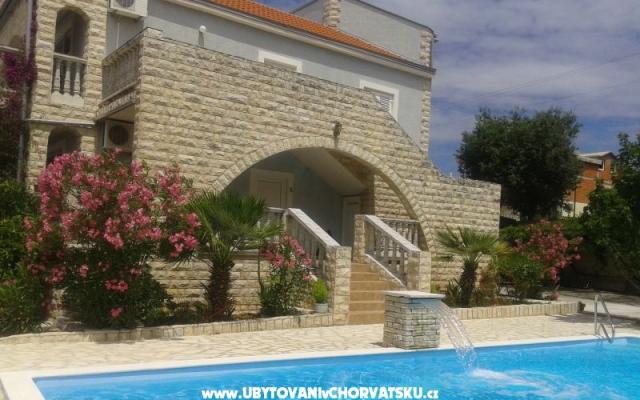 Dva labuda - nocleg Sv. Filip i Jakov Chorwacja