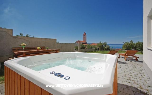Lux AP6+2 jacuzzi - nocleg Makarska Chorwacja