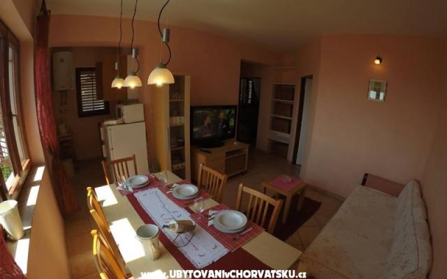 Apartamenty  Tonka, Ines i Nika - nocleg Maslenica Chorwacja