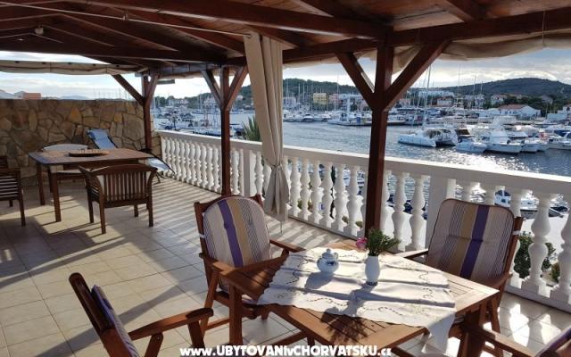 Apartamenty Irena - nocleg eiland Murter Chorwacja