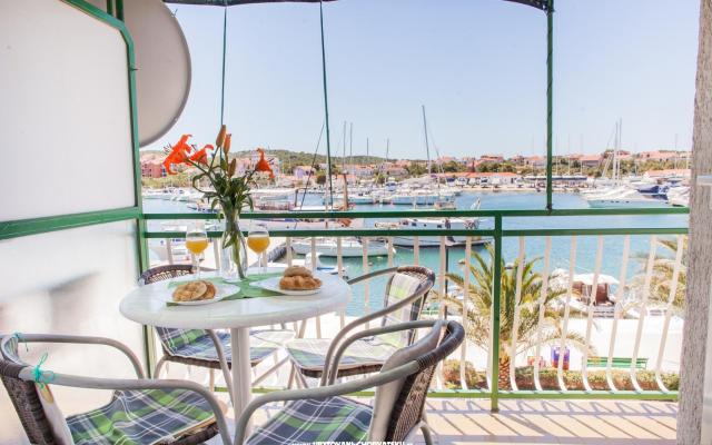 Apartamenty Lapov - nocleg eiland Murter Chorwacja
