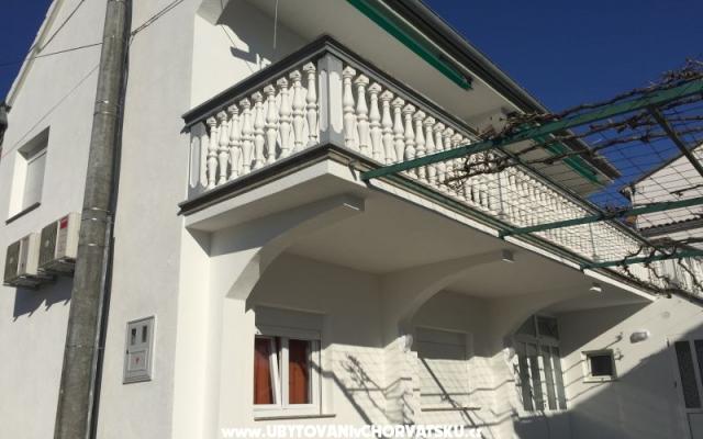 Apartamenty Ivan - nocleg Pakostane Chorwacja