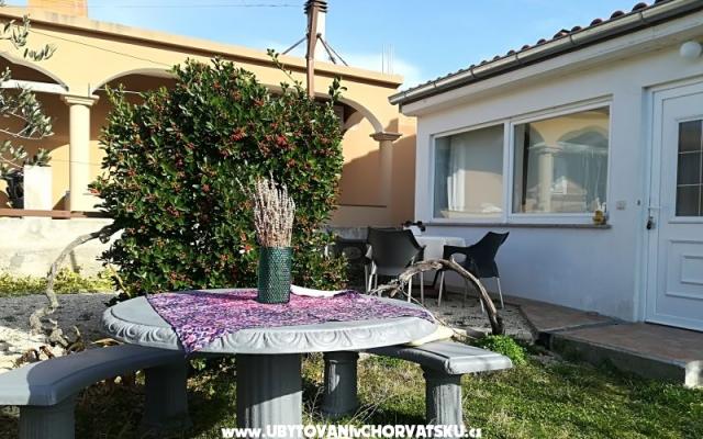 Apartamenty Kristina - nocleg Pakostane Chorwacja