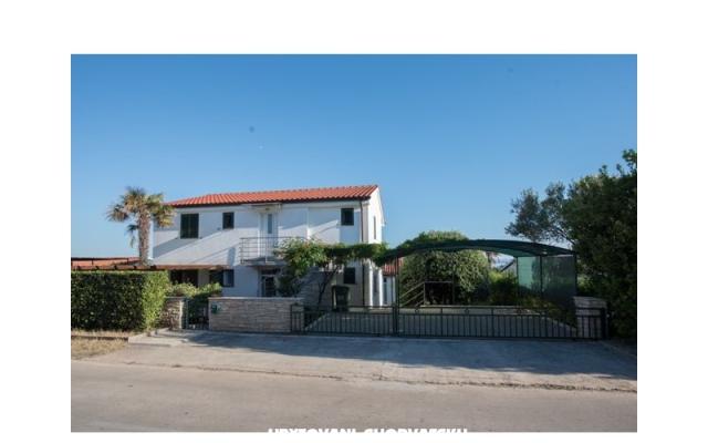 Apartamenty Bukvić - nocleg Petrcane Chorwacja