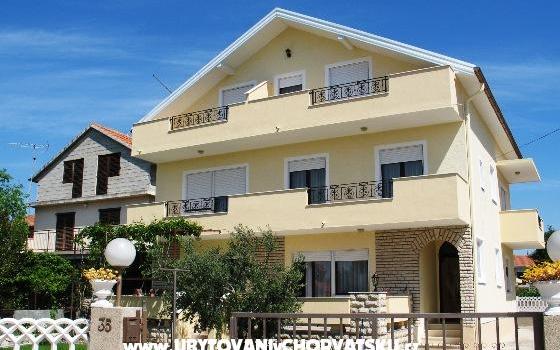 Apartamenty NELA - nocleg Pirovac Chorwacja