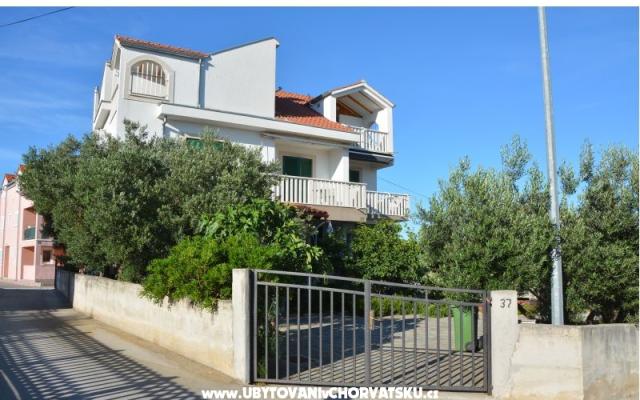 Apartamenty Biserka - nocleg Pirovac Chorwacja
