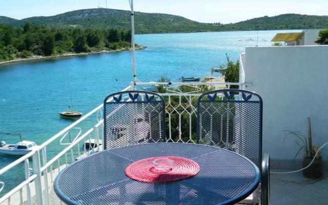 Apartamenty  - nocleg Pirovac Chorwacja