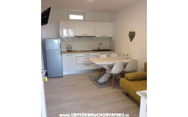 APARTMANI EDI - nocleg Podgora Chorwacja