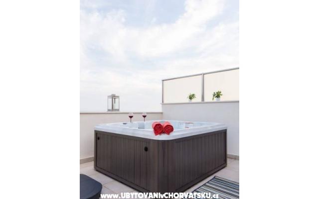 Bubbles Luxury Penthouse with jacuz - nocleg Podstrana Chorwacja