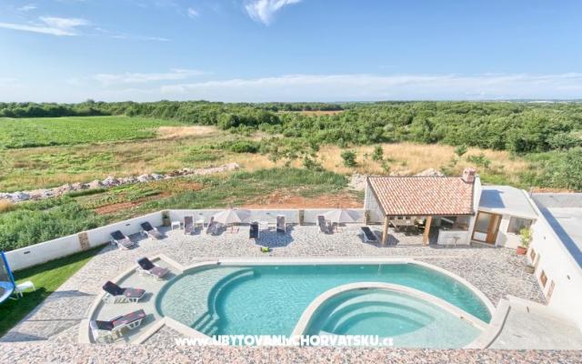 Apartamenty z basenem Štinjan - nocleg Pula Chorwacja