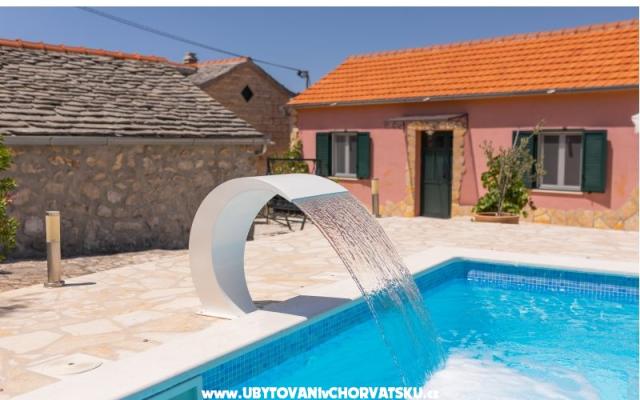 Kamene kuće Nikola - nocleg Rogoznica Chorwacja