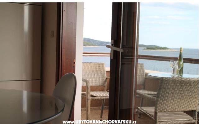 Apartamenty Tomislav Brnas - nocleg Rogoznica Chorwacja