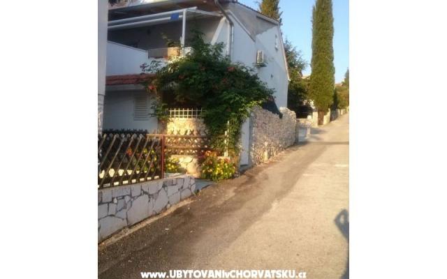 Apartamenty Ena - nocleg Rogoznica Chorwacja