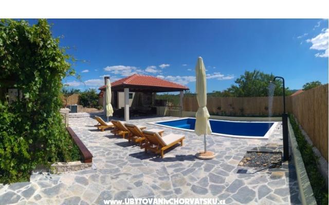 Countryside house z basenem - nocleg Split Chorwacja