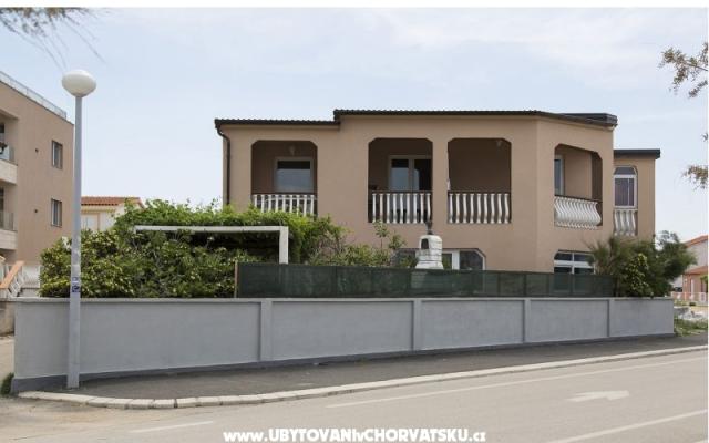 Apartamenty Lilly - nocleg eiland Vir Chorwacja