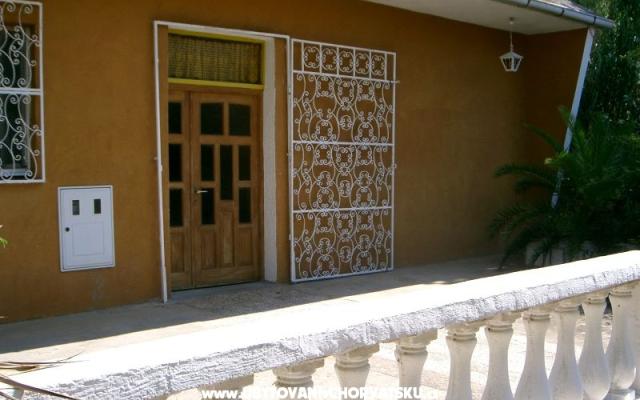 Apartamenty Radovic - nocleg eiland Vir Chorwacja