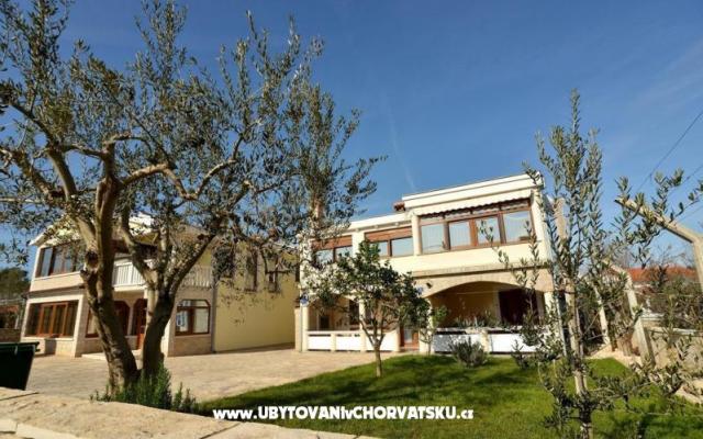 Apartamenty Magnolia - nocleg eiland Vir Chorwacja
