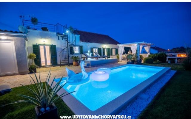 Dom wakacyjny  Diana +pool+jacuzzi - nocleg eiland Vir Chorwacja