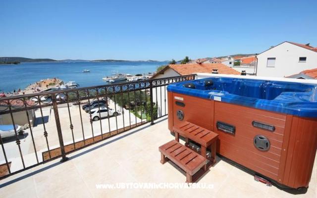 Villa Lucich I. - II. - nocleg Vodice Chorwacja