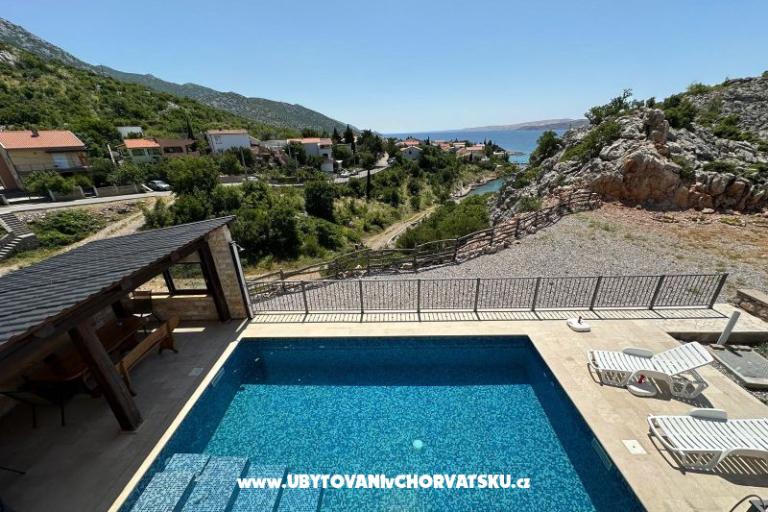 Beachfront Dom Robert z basenem – foto 18