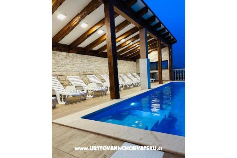 Villa Robert 2 z basenem Cesarica – foto 11