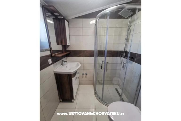 Villa Robert 2 z basenem Cesarica – foto 8