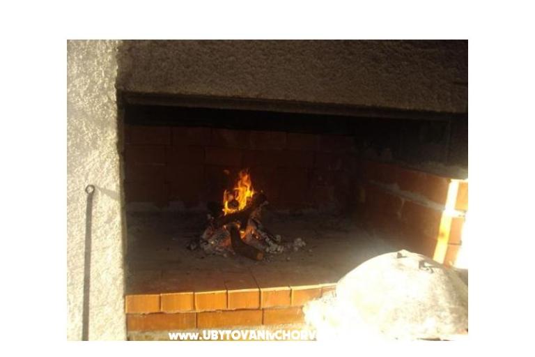 Apartamenty Dinko s grijanim bazenom – foto 13